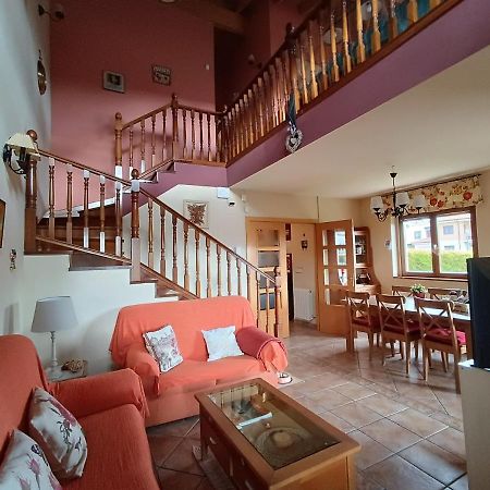 Cuarenta Y Ocho Luces Guest House Burgos Bagian luar foto