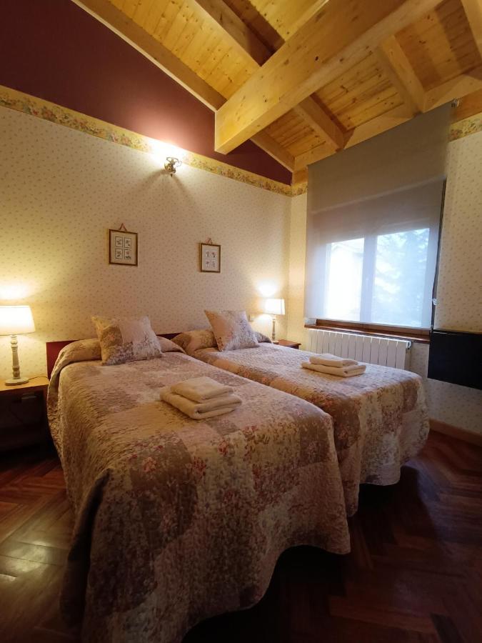 Cuarenta Y Ocho Luces Guest House Burgos Bagian luar foto