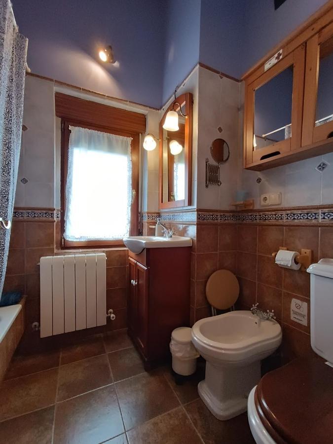 Cuarenta Y Ocho Luces Guest House Burgos Bagian luar foto