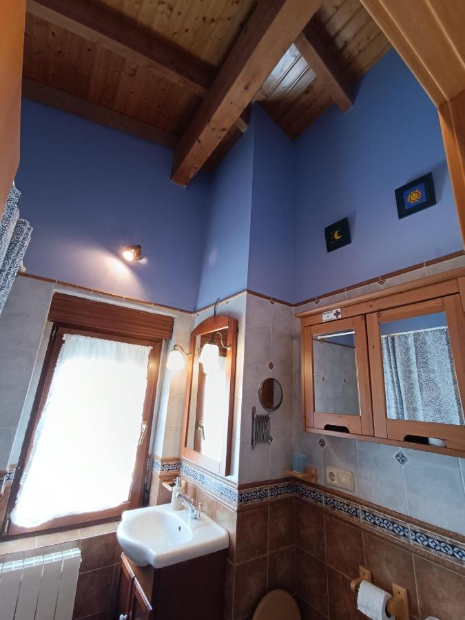 Cuarenta Y Ocho Luces Guest House Burgos Bagian luar foto