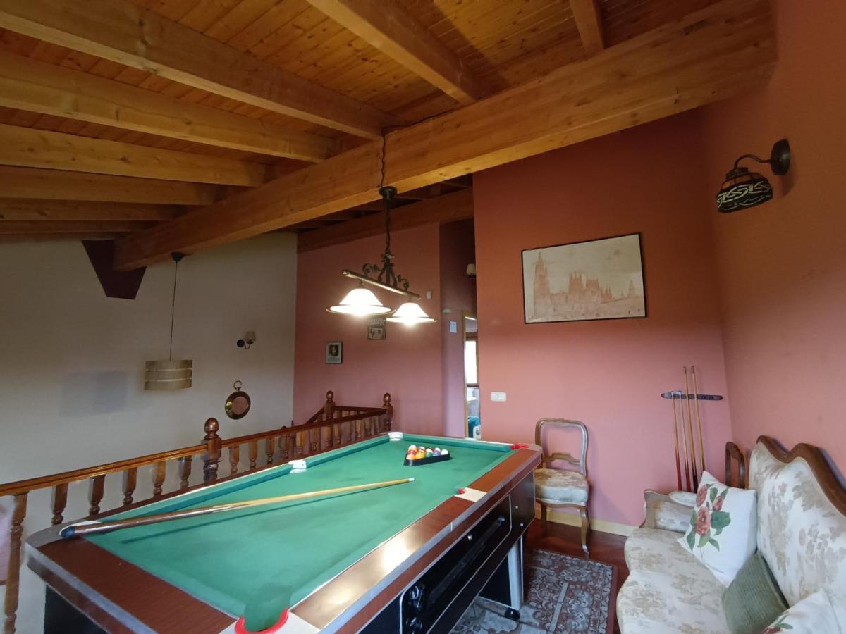 Cuarenta Y Ocho Luces Guest House Burgos Bagian luar foto